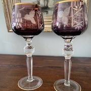 2 grands  verres en cristal de Bohème taillé et coloré