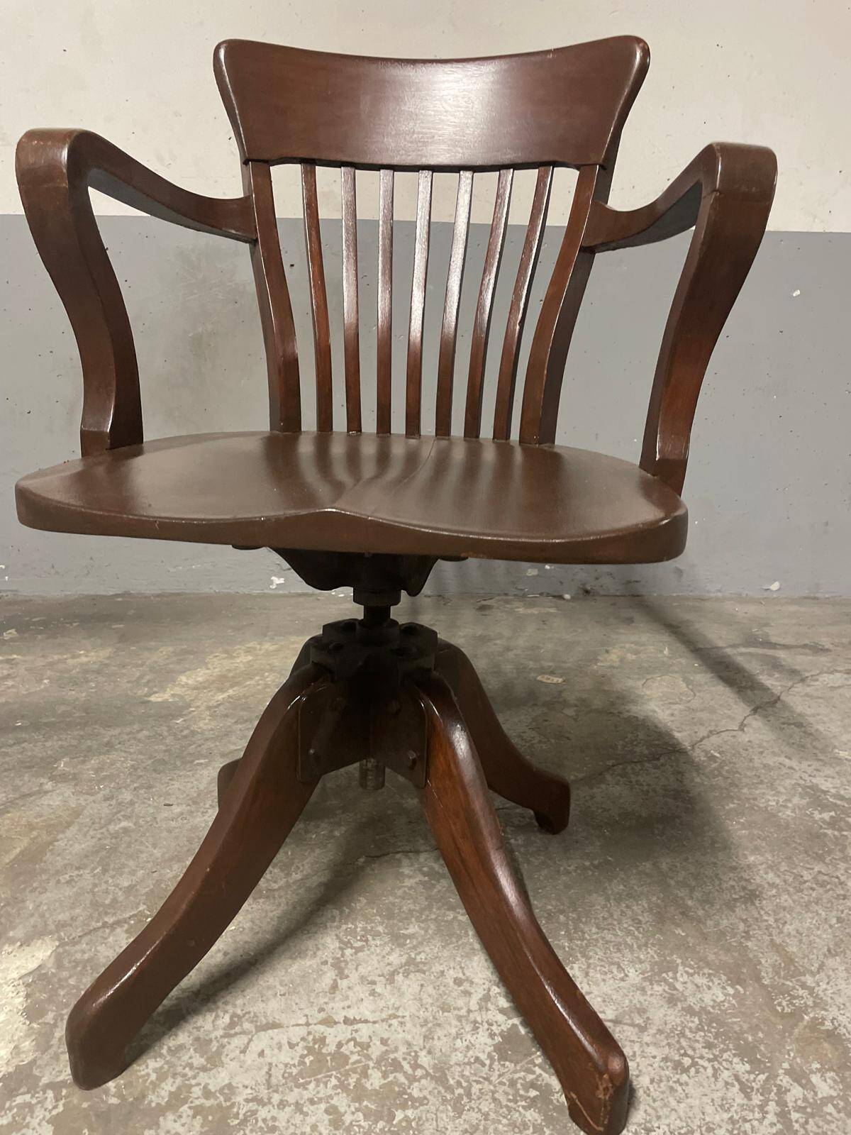 American swivel office chair