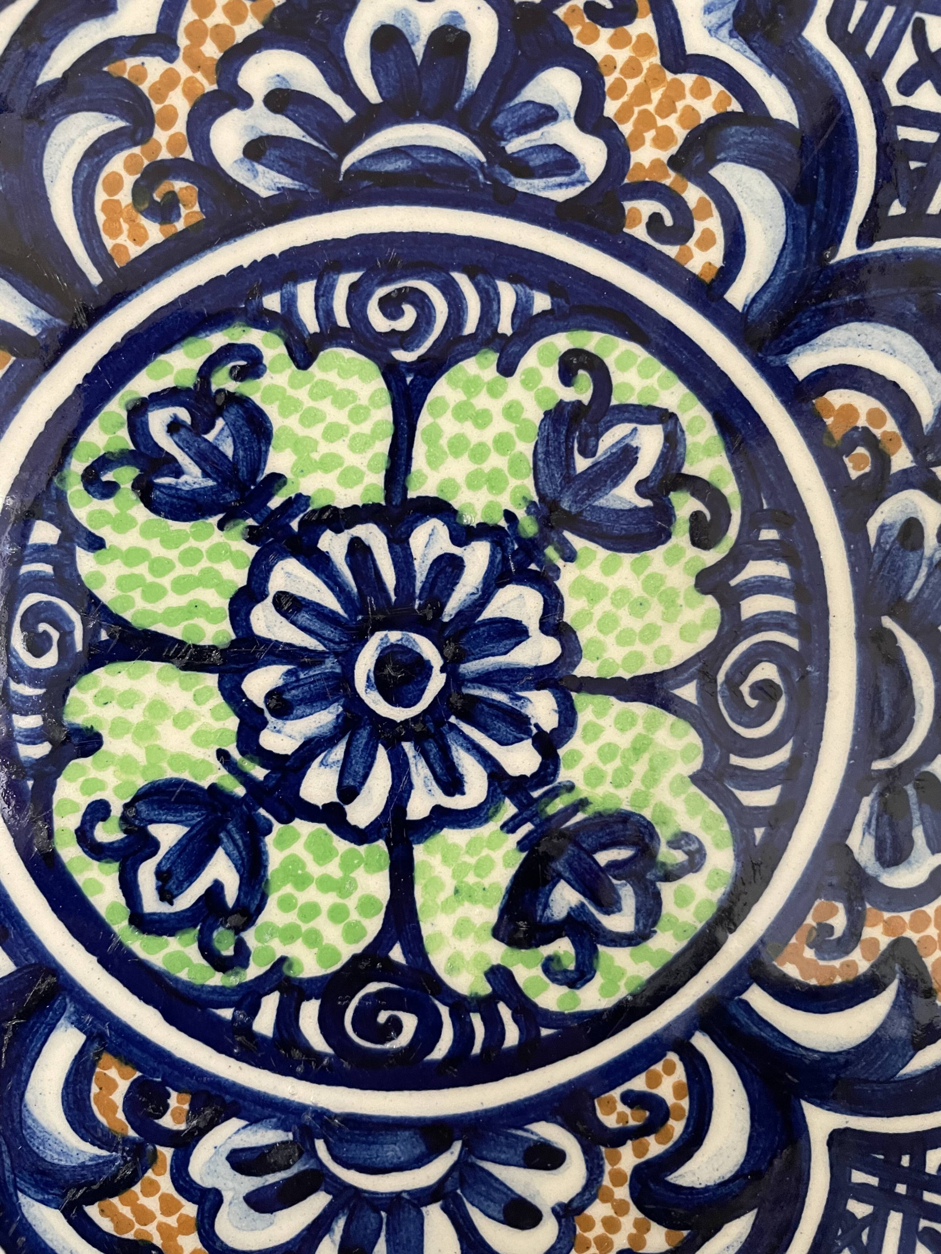 Ceramic dish signed Pascual Zorrilla