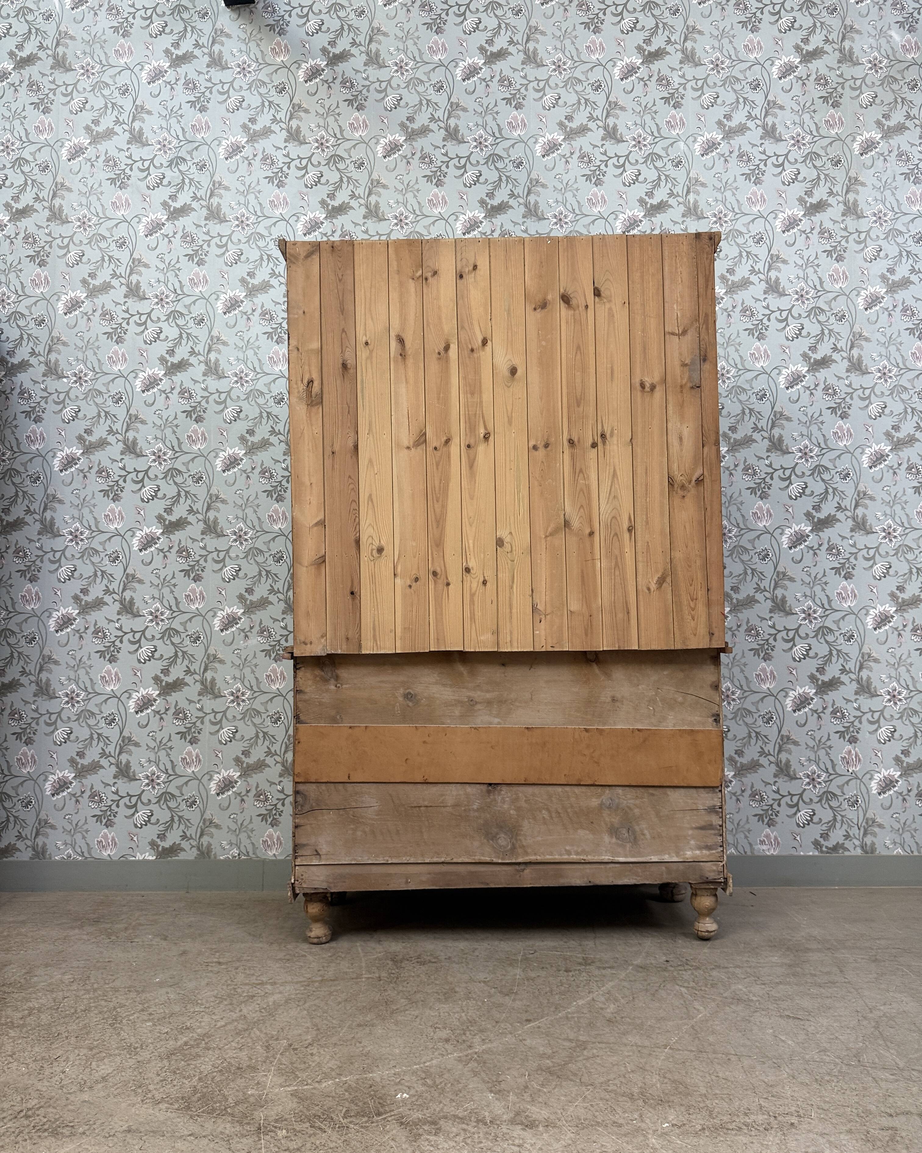 Antique English two-body buffet in solid pine (renovated)
