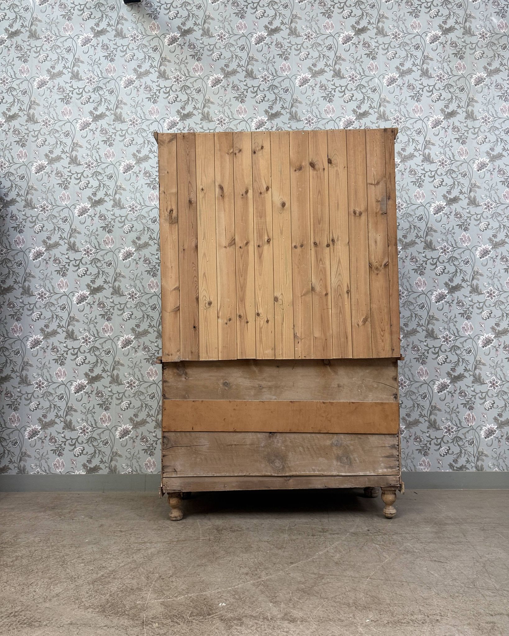 Antique English two-body buffet in solid pine (renovated)