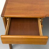 Bureau danois en teck avec porte et tiroirs par Bornholm, années 1970