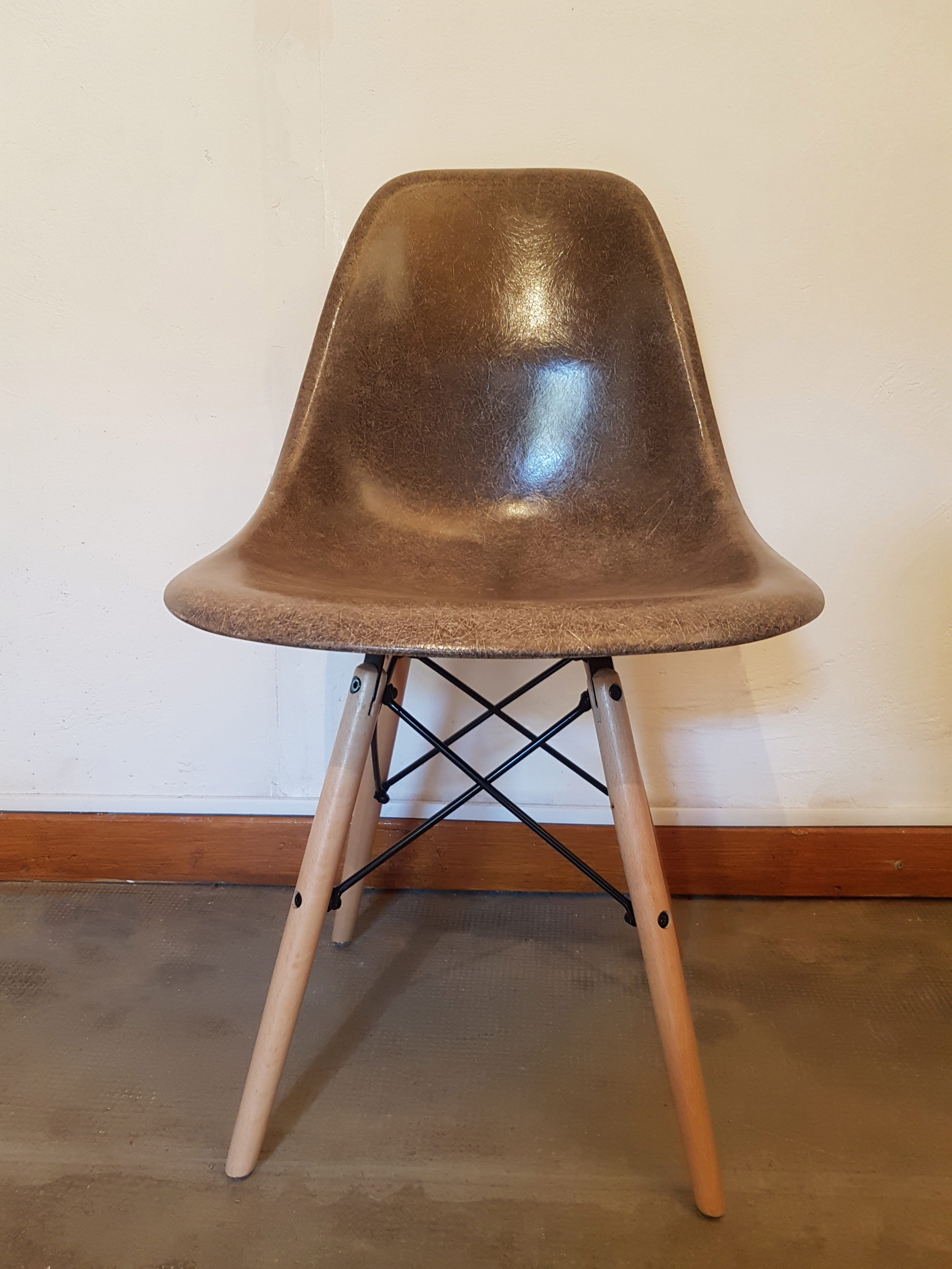 4 DSW chairs by Charles and Ray Eames for Herman Miller