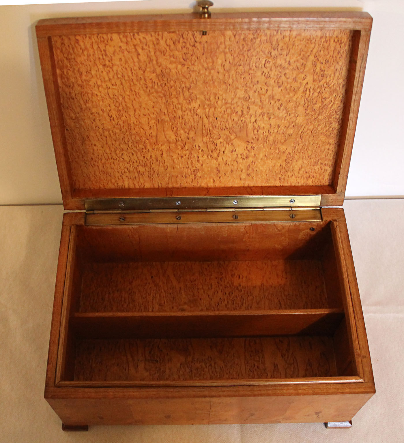 Box art-deco in elm magnifier