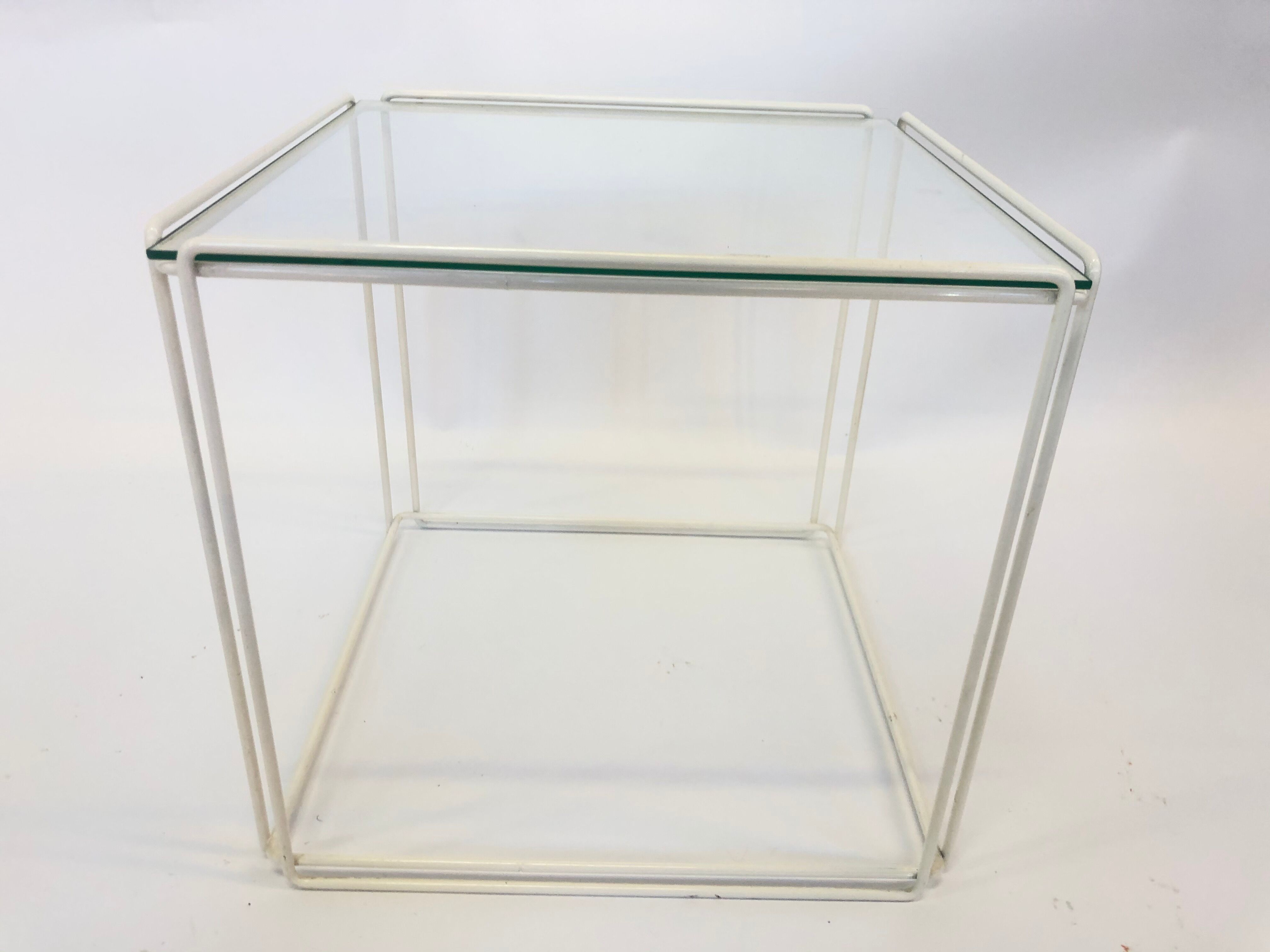 Tables design Max Sauze éditées par Isocèle