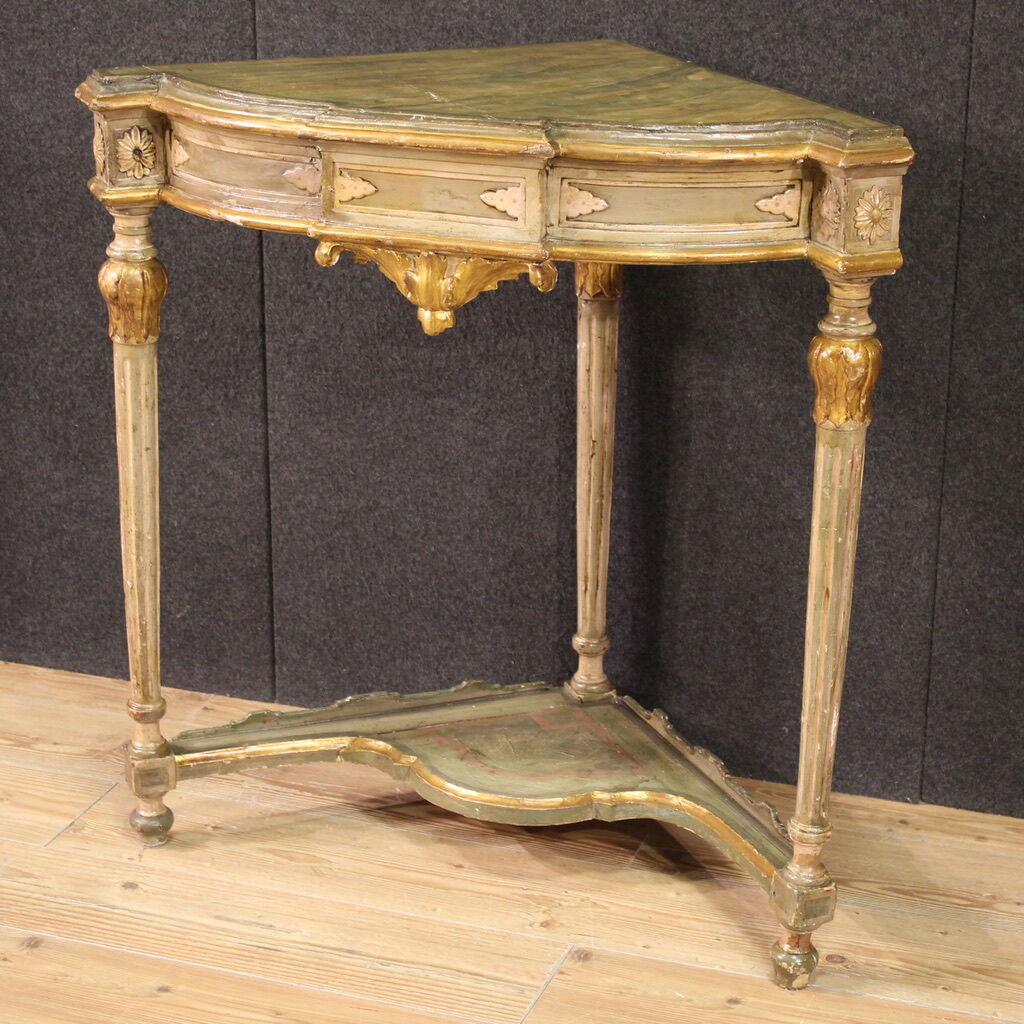 Encoignure italienne laquée du XXe siècle de style Louis XVI