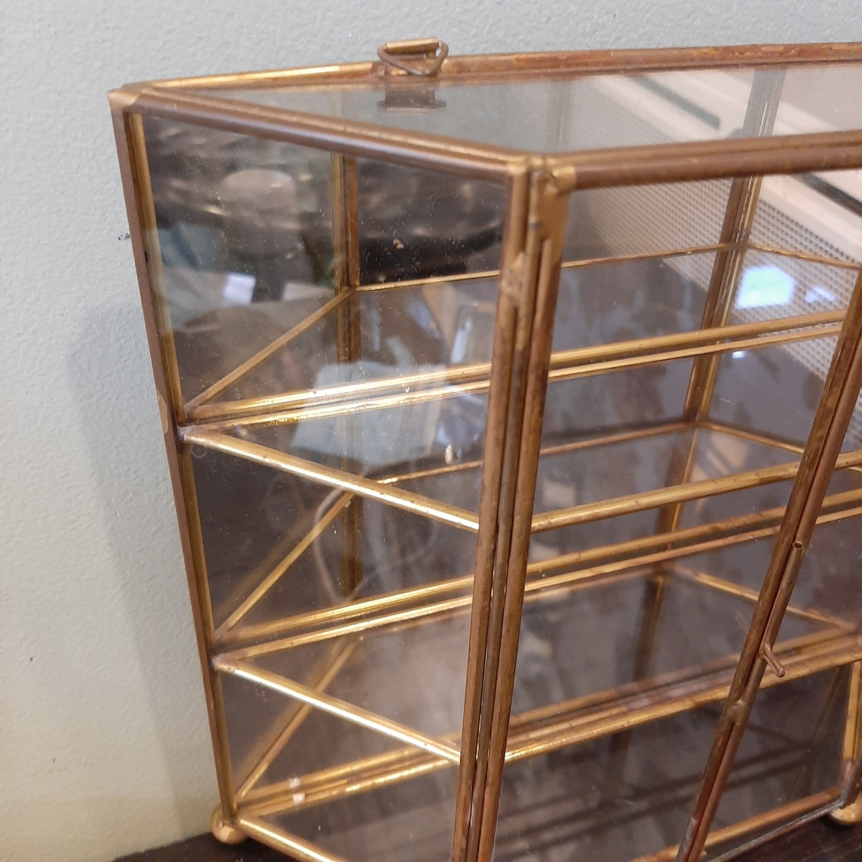 Vitrine miroir en laiton