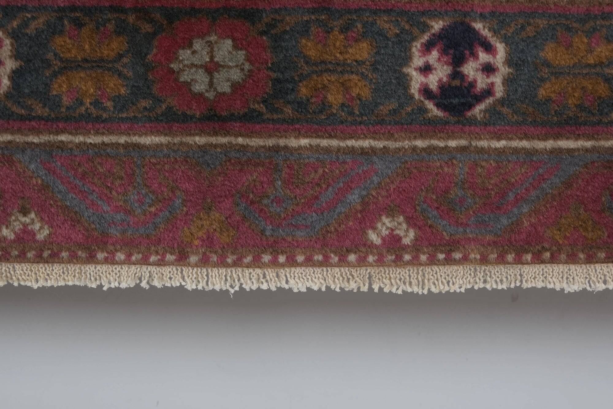 Vintage handmade Turkish rug 127x190 cm