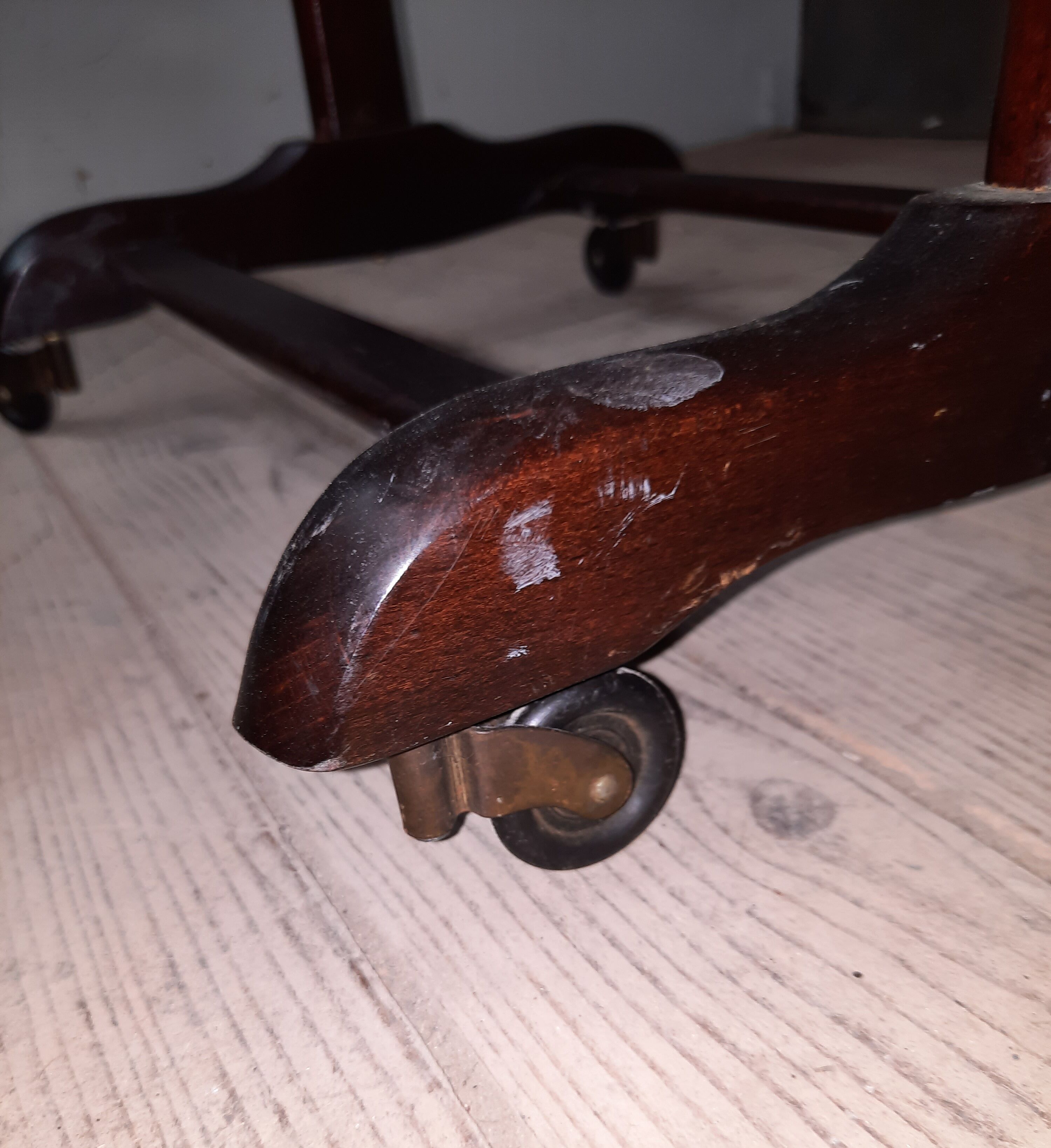 Varnished wooden valet