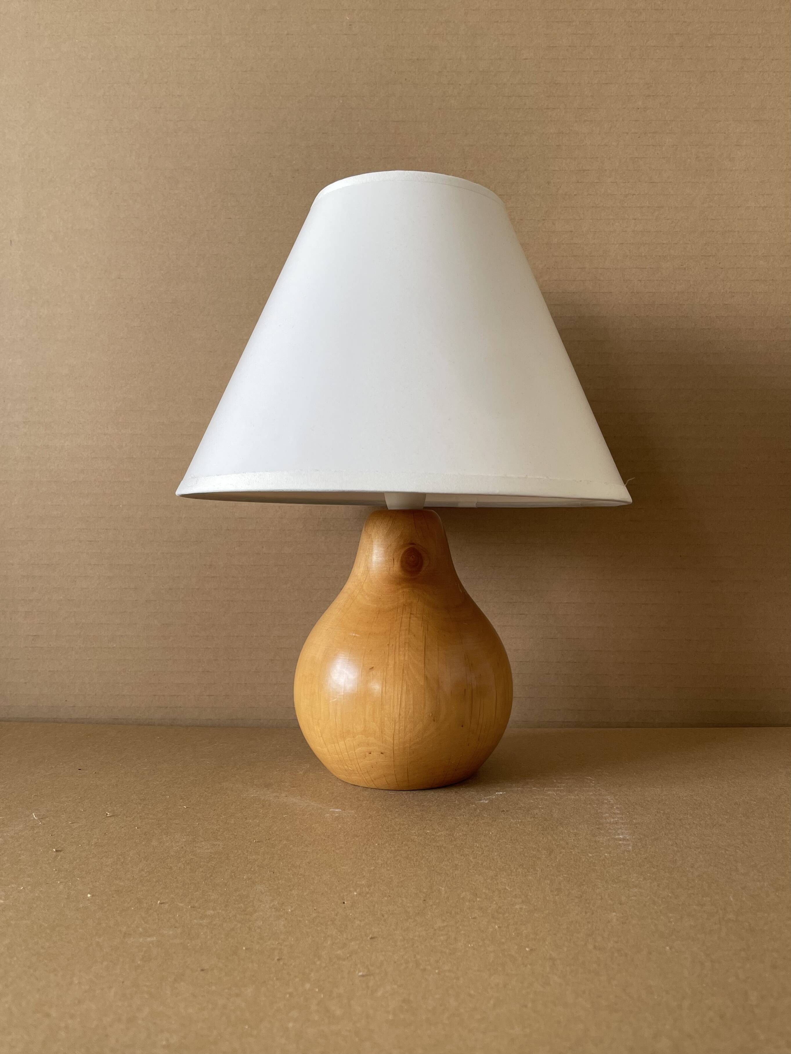 Petite lampe en bois tourné