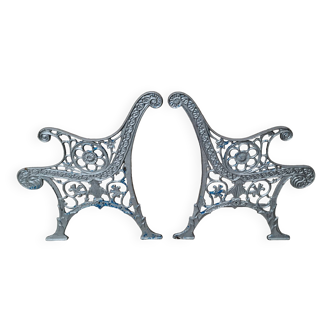 Paire de pieds de banc en fonte