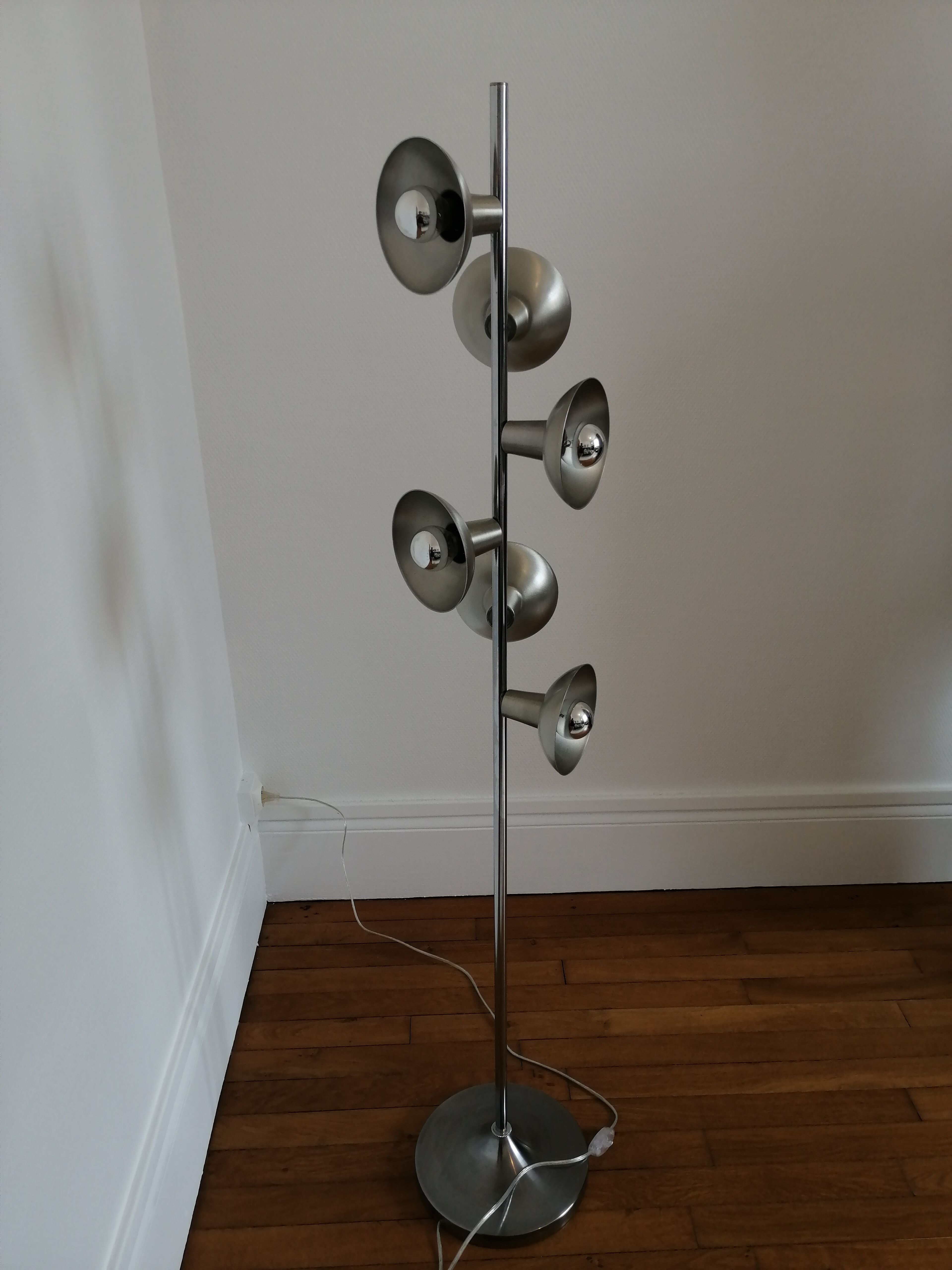 Floor lamp
