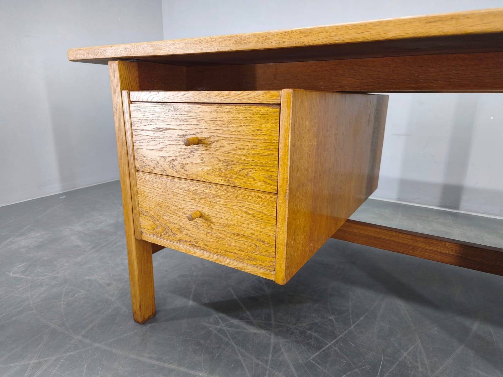 Bureau d'écriture en chêne ge125 de hans j. wegner pour getama, danemark