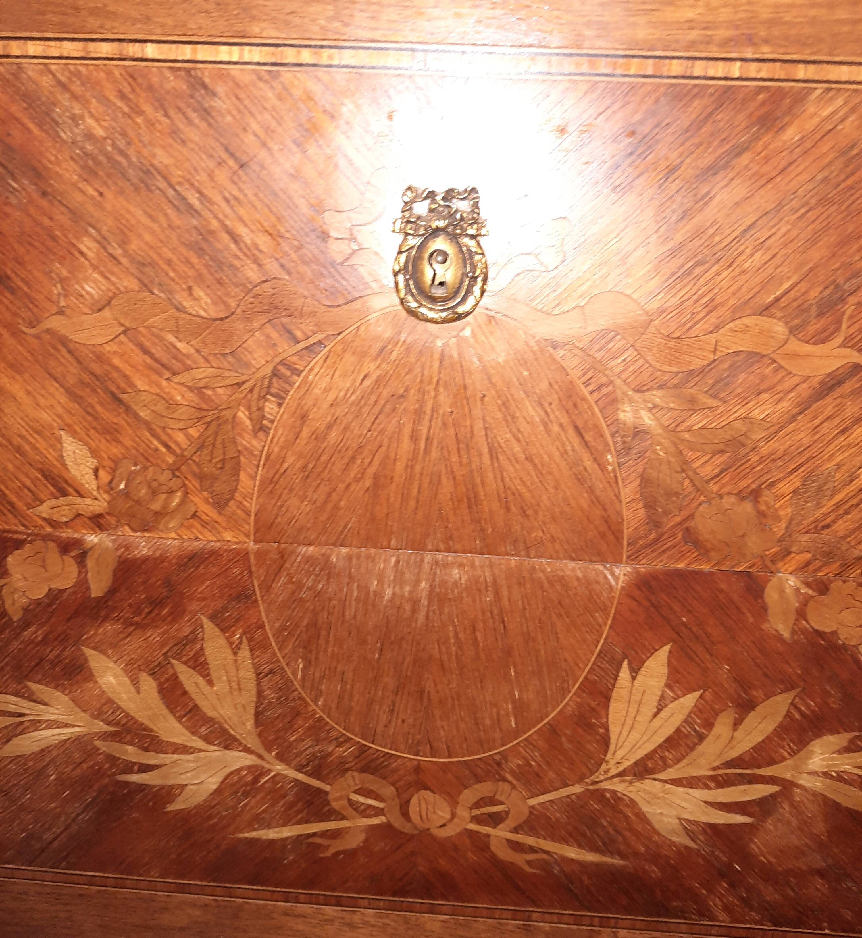Commode de style transition en marquetterie