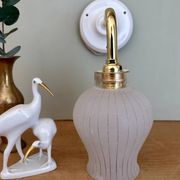 Applique coudée tulipe vintage en verre granité blanc