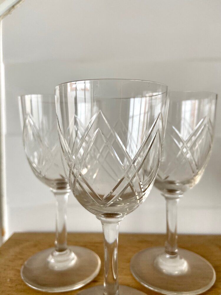 6 glasses of chiseled crystal liqueur