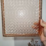 Plat en verre rosé