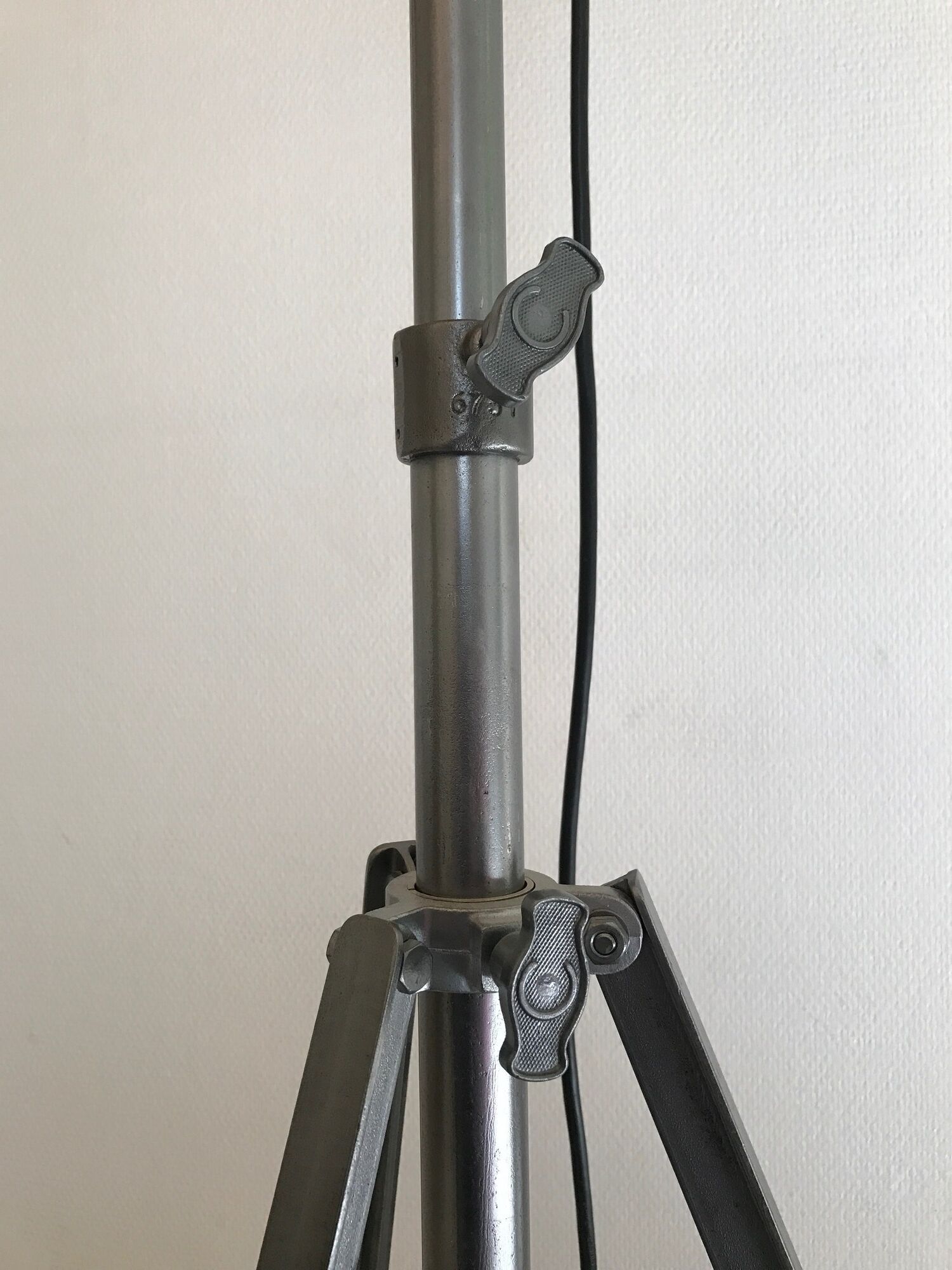 2kw Cremer on tripod origin movie projector