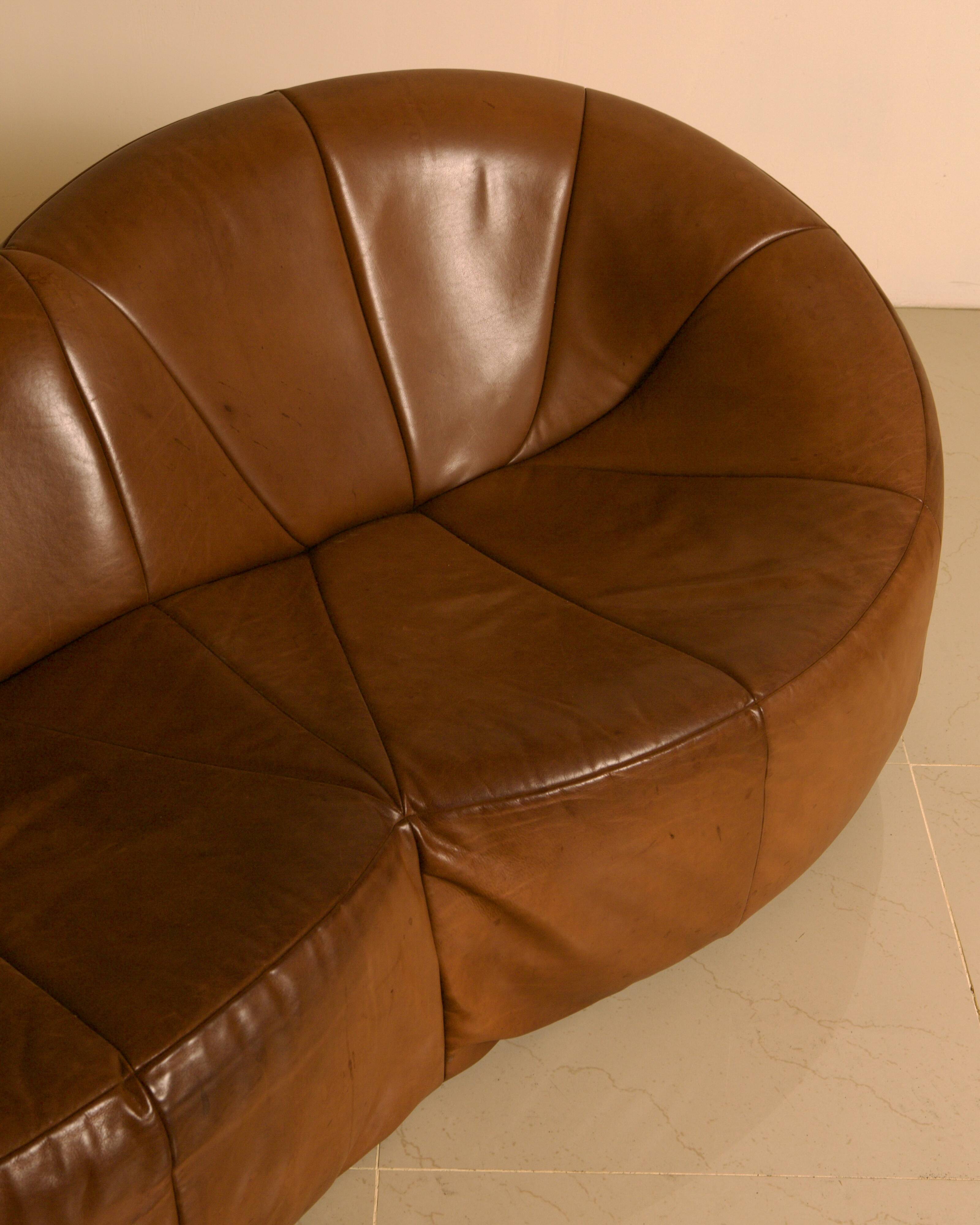 "Pumpkin" 3-seater canapé in patinated brown leather by Pierre Paulin for Arti.