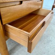 Commode en orme massif Maison Regain, France années 60