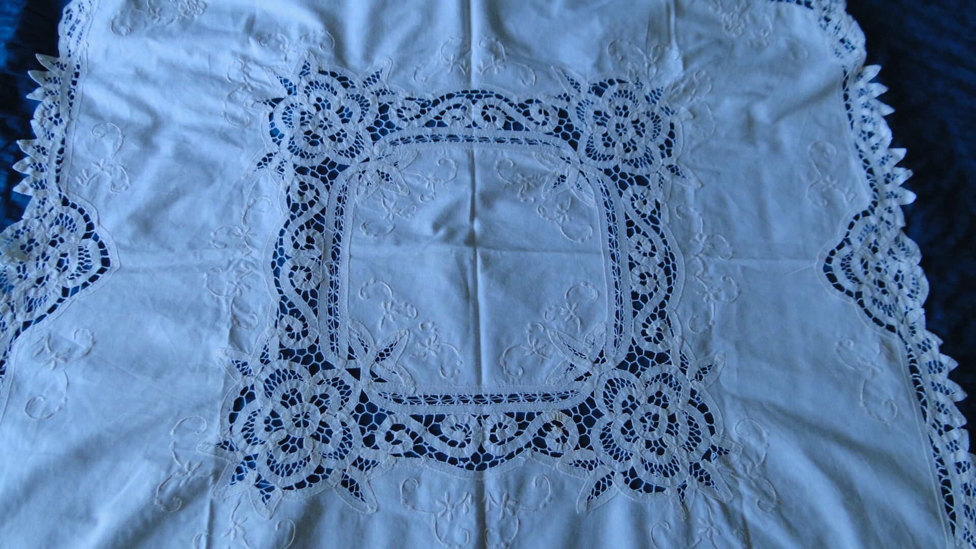 Nappe a the ou surnaple ancienne broderie richelieu