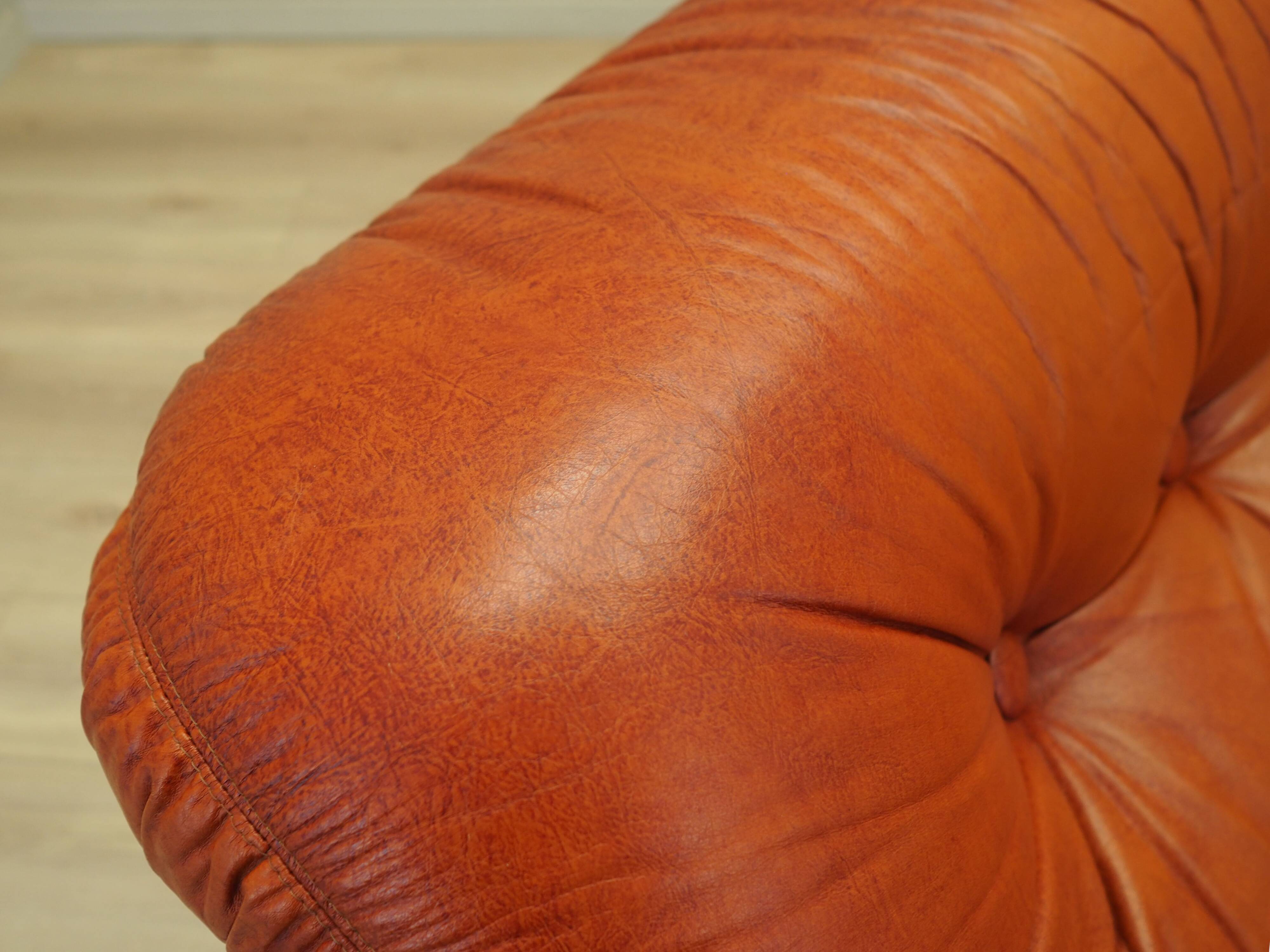 Red leather sofa, Italian design, 1970s, manufacturer: PelleRossi