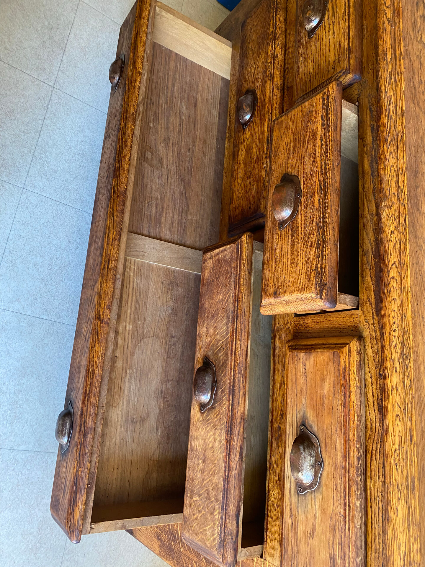 Solid oak chest of drawers