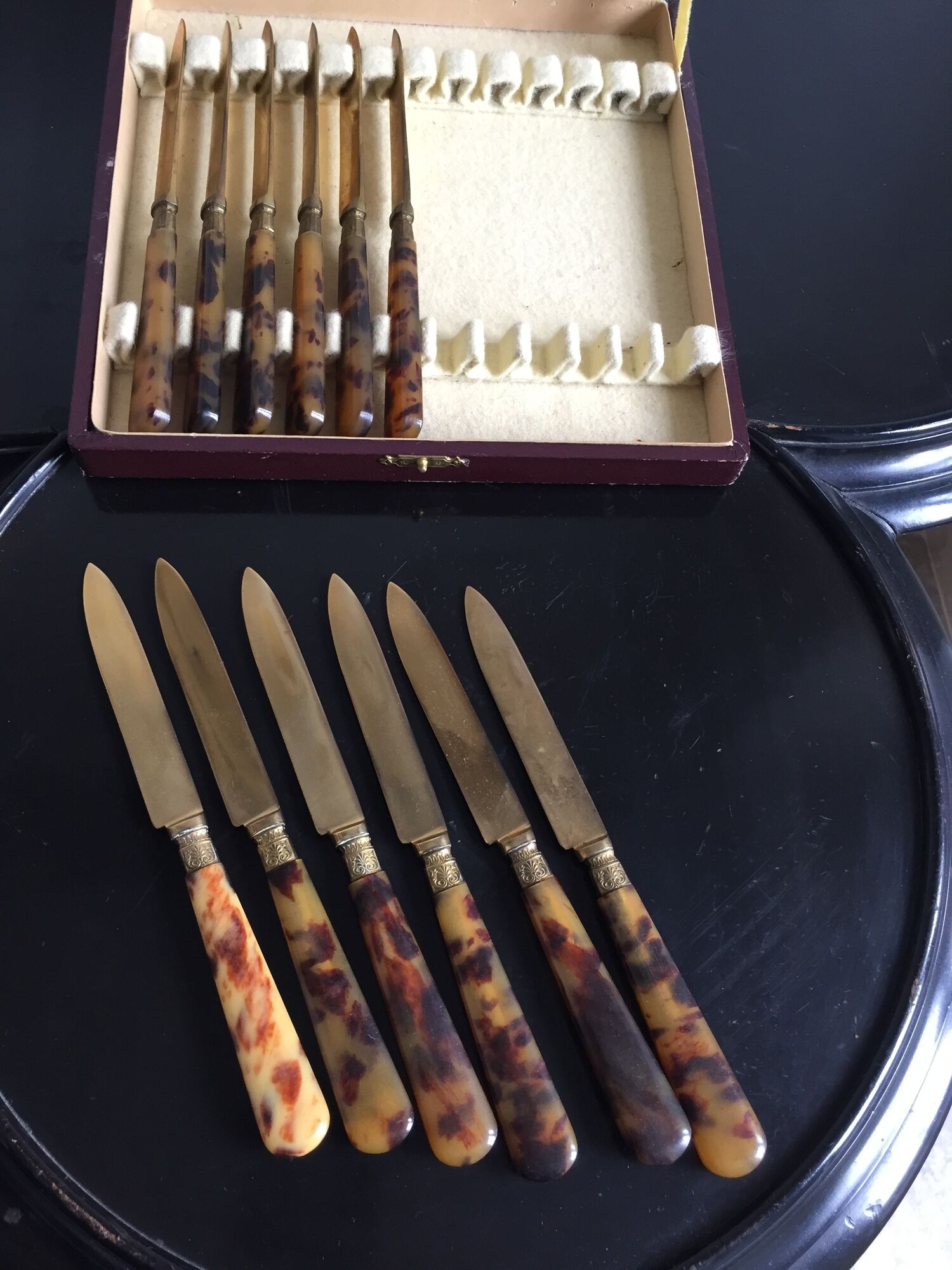 Dessert service of 12 horn and vermeil knives
