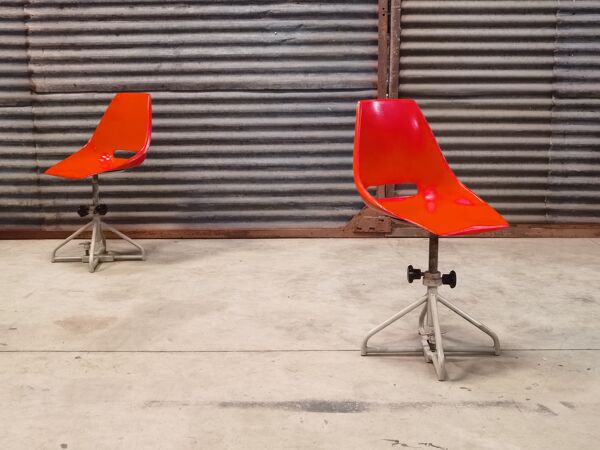 Paire de chaises pivotante de Miroslav Navratil pour Vertex