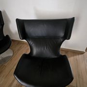 Artifort F976 design armchairs – black leather – swivel (x3)