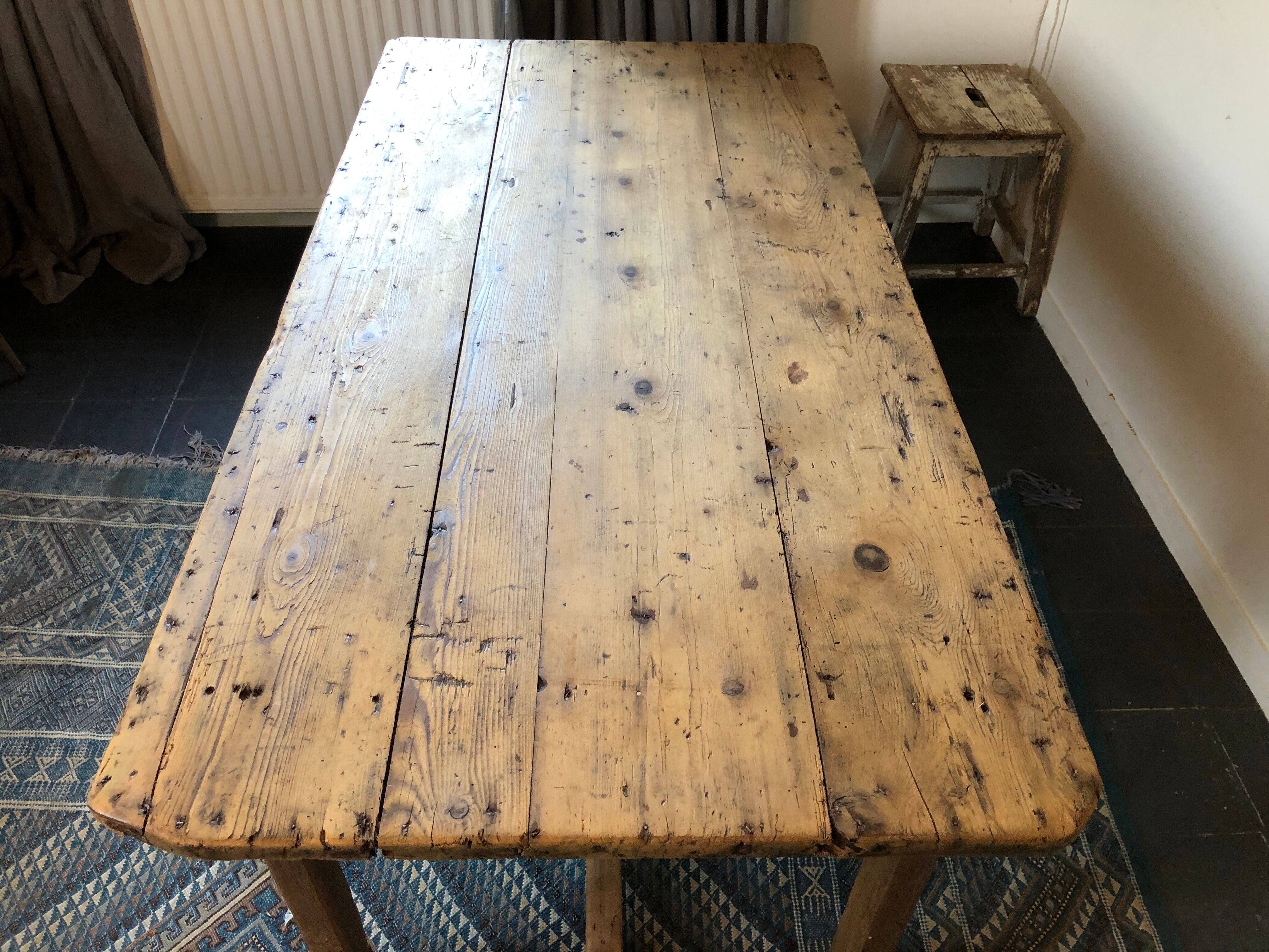 Farm table