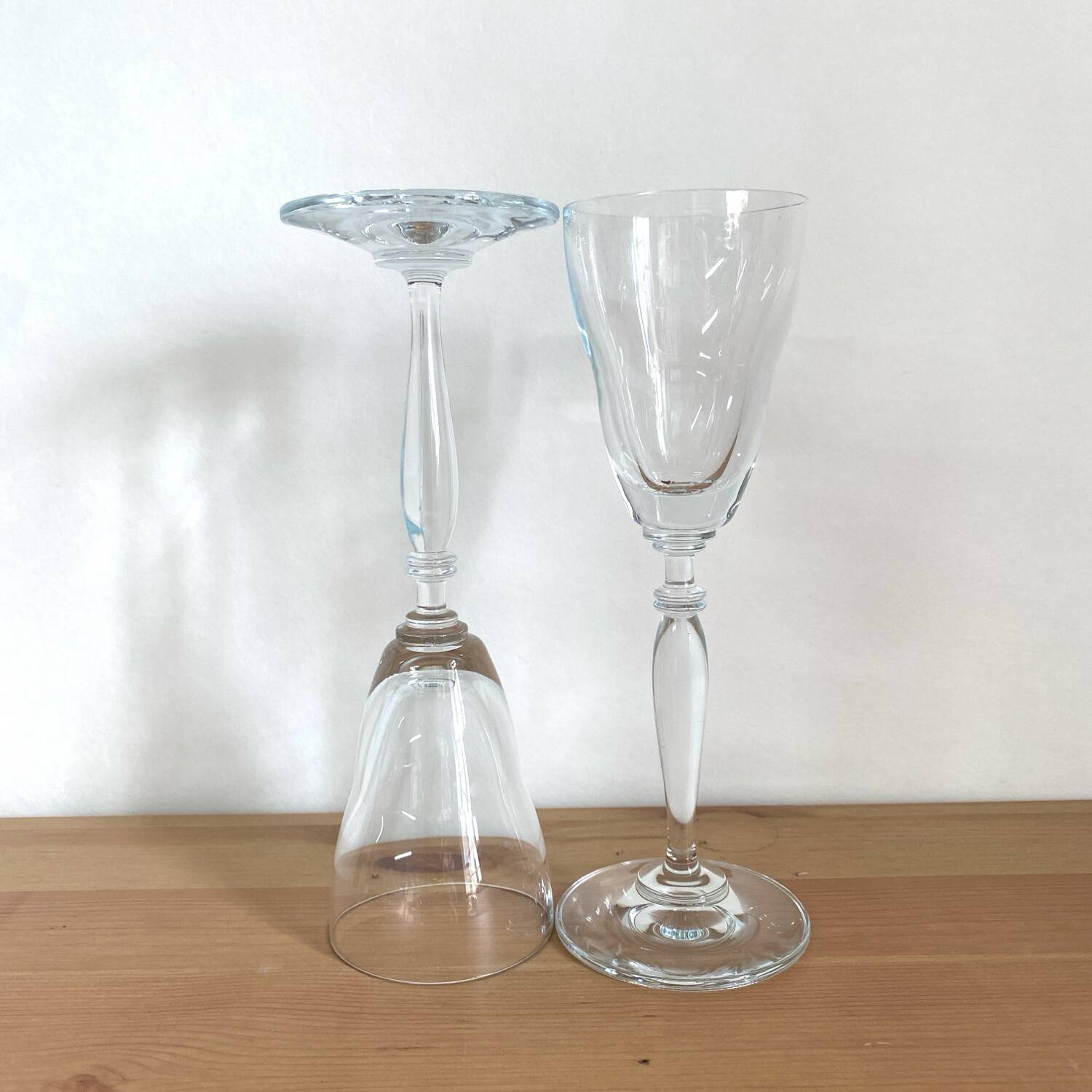 Vintage champagne flutes - tulip effect