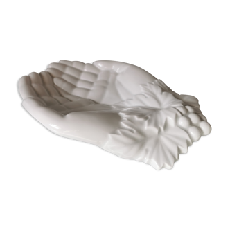 Empty pocket hands porcelain