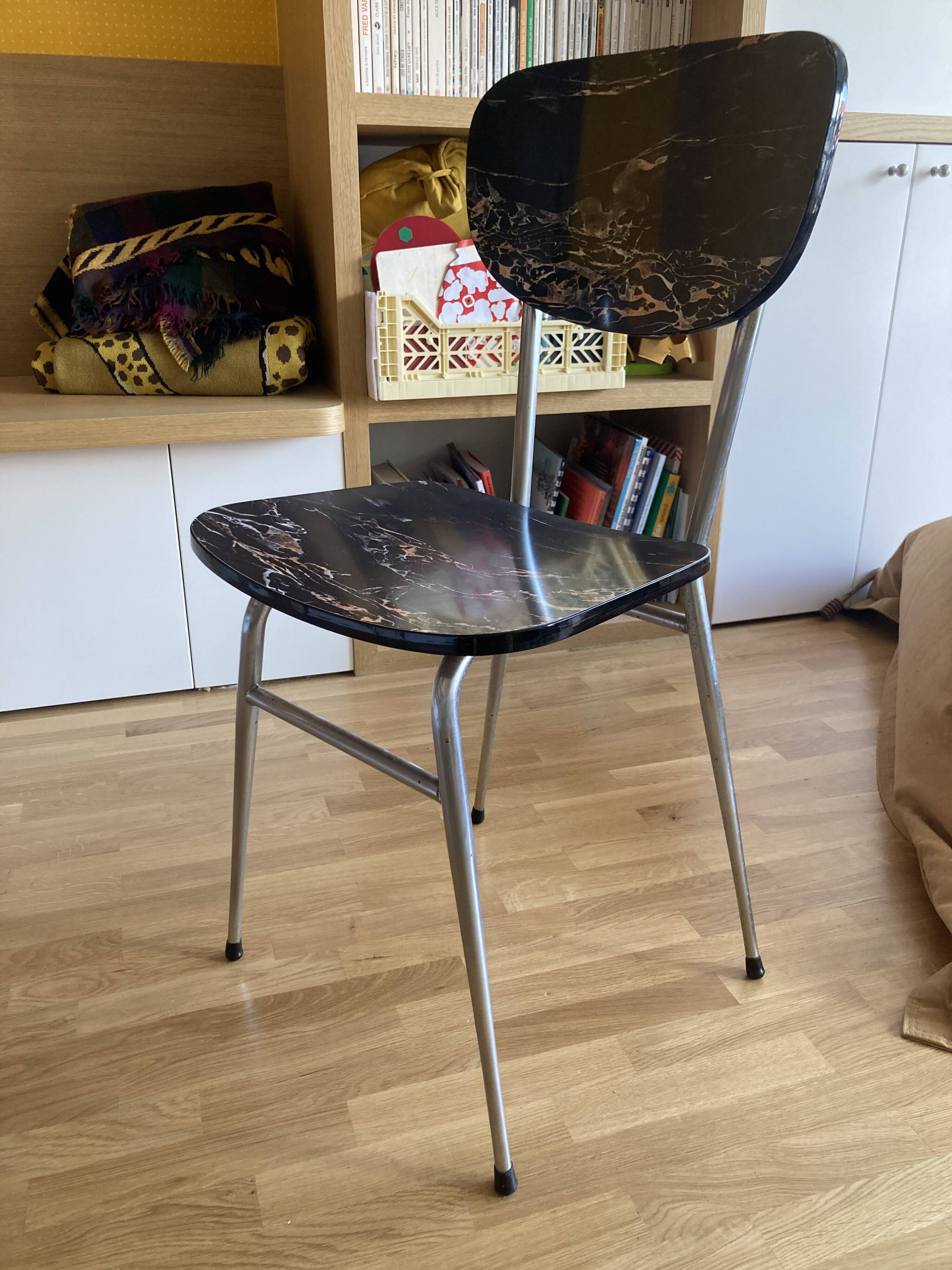 4 chairs and marble effect Formica coffee table