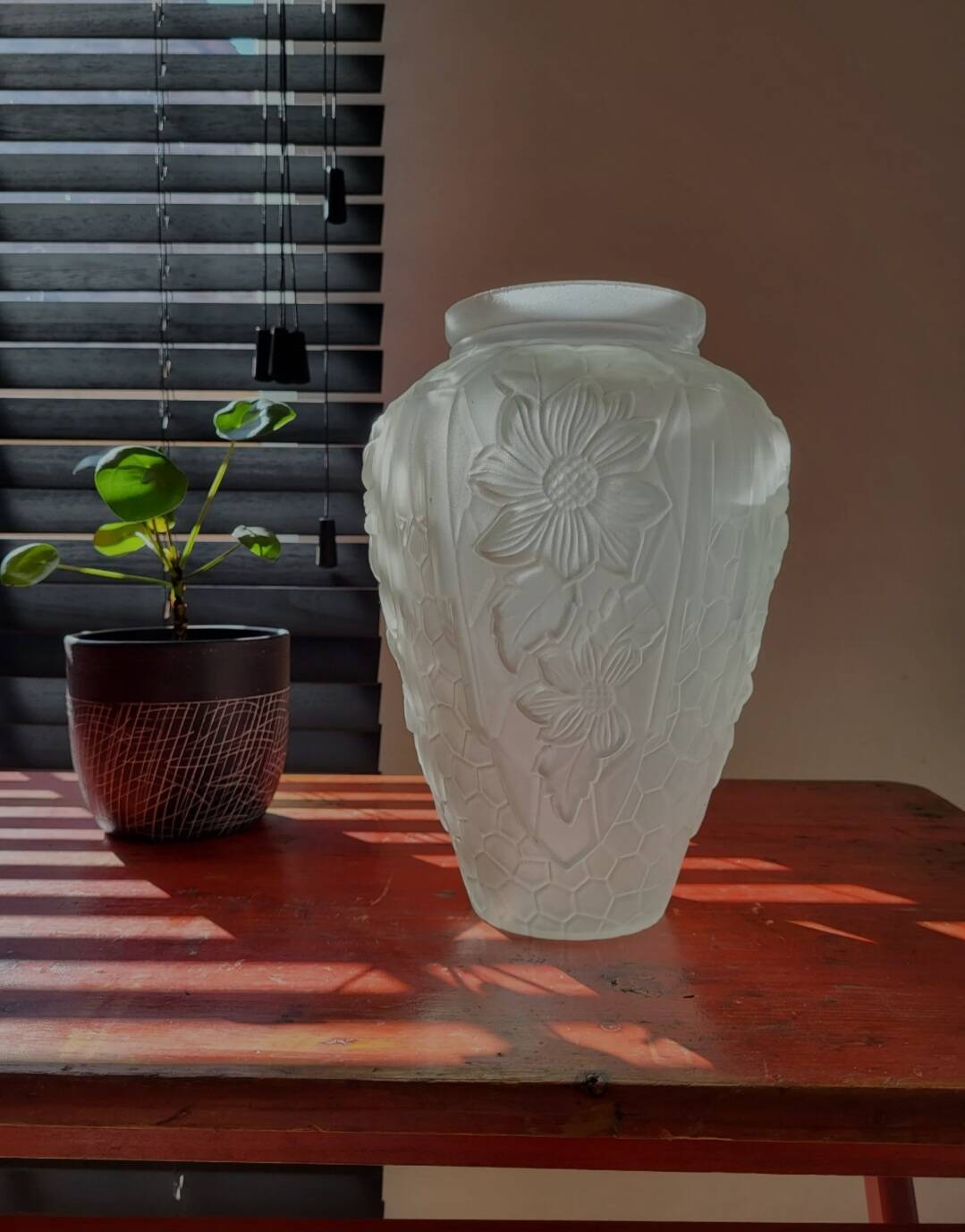 Vaas art déco en persglas givré avec décor floral, Frankrijk