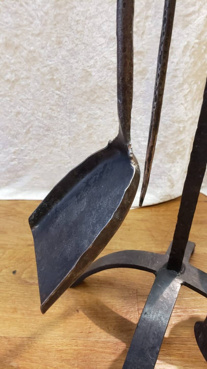 Fireplace stand with 4 wrought iron and bronze accessories