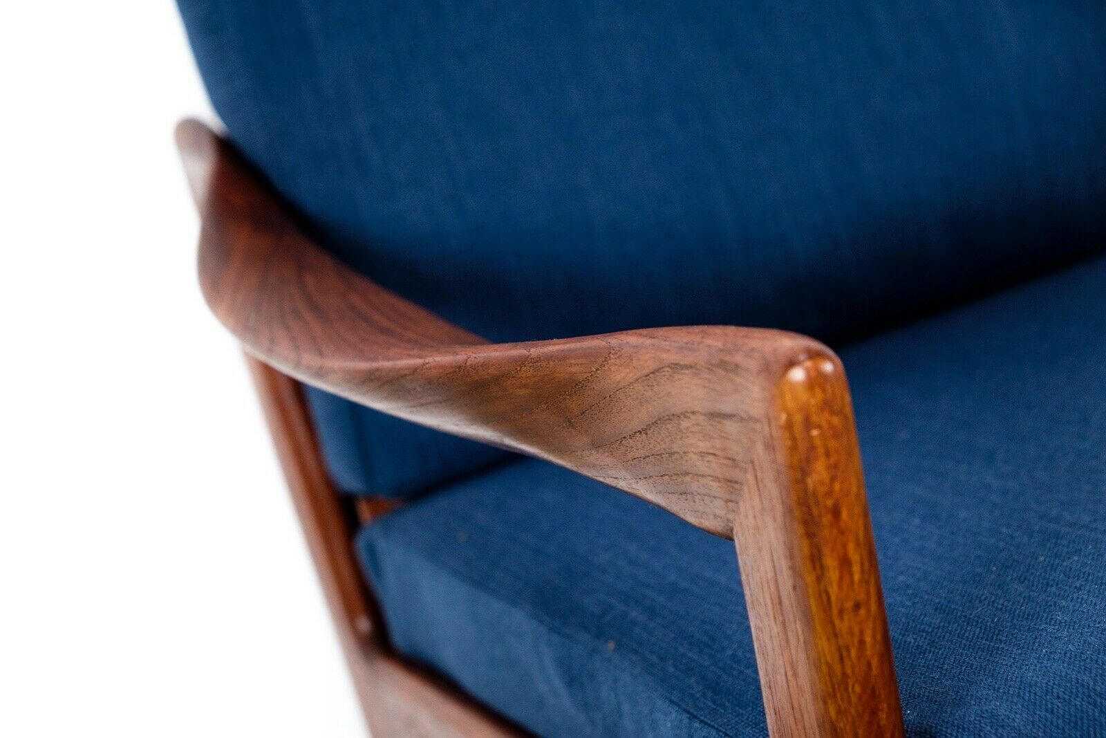 Illum Wikkelsø chair model 20 made by Niels Eilersen