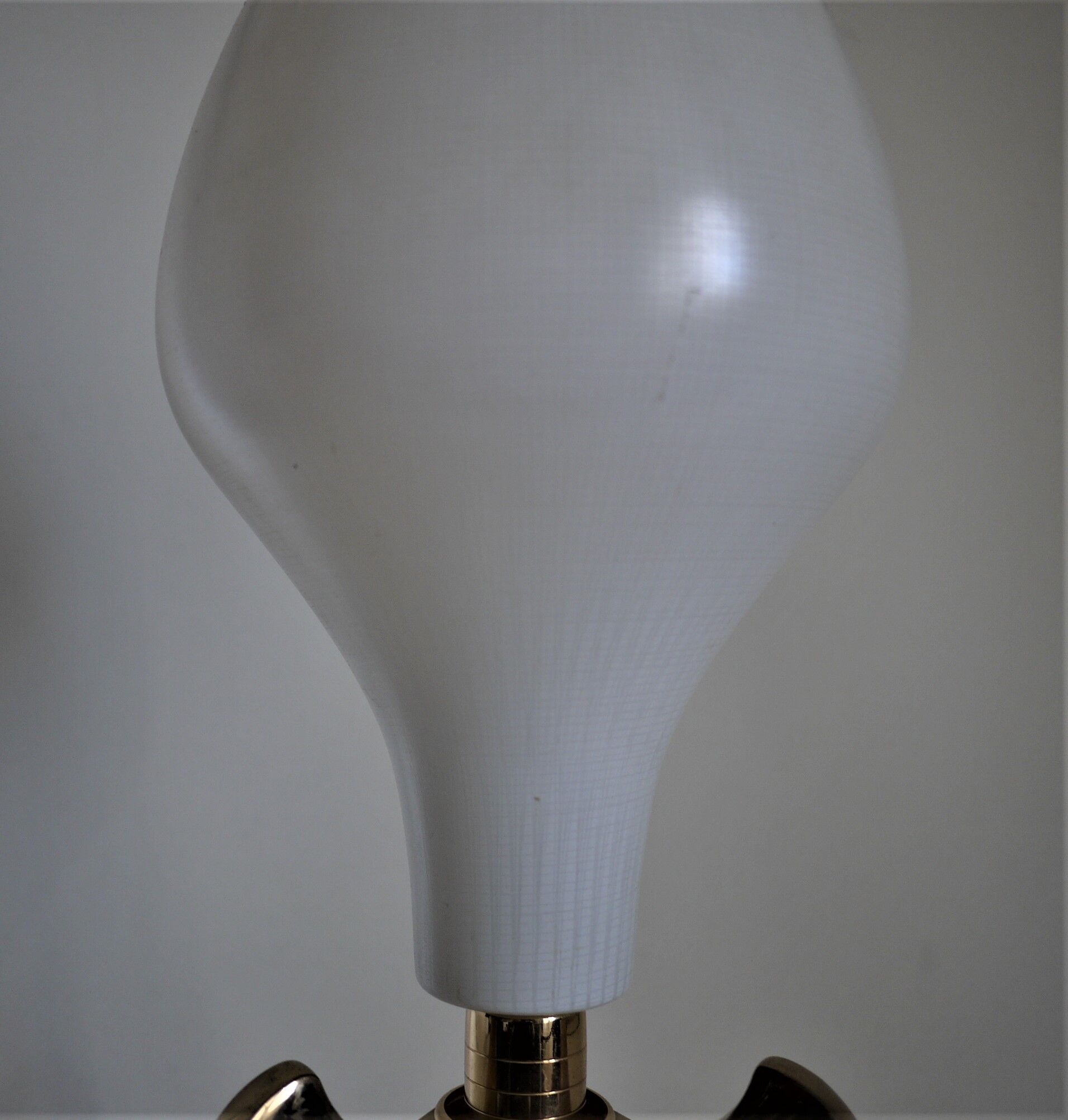 Vintage brass trepied lamp