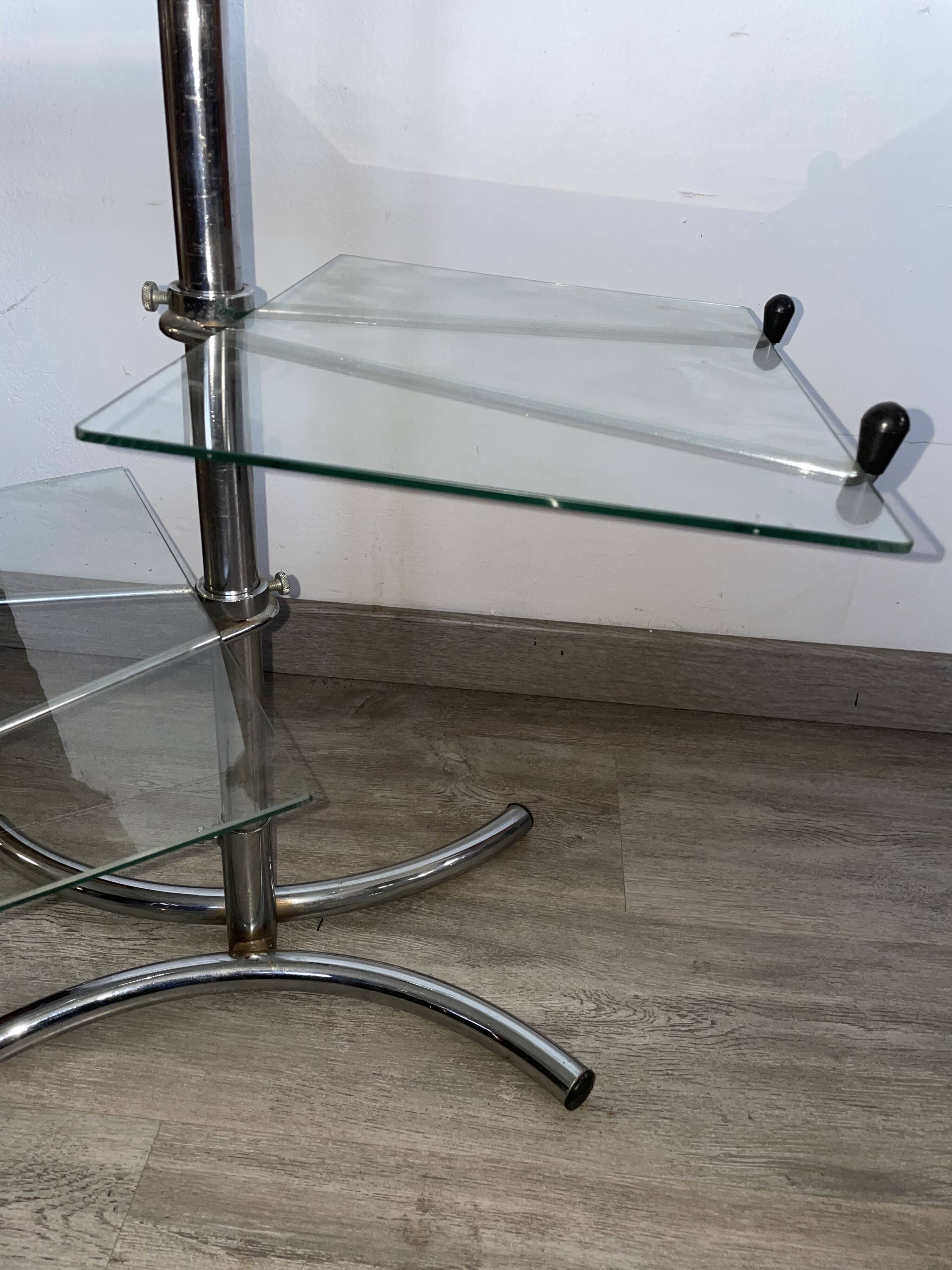 Four-tier rotating shelf in chrome metal