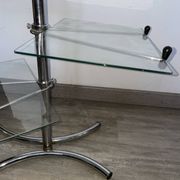 Étagère à quatre plateau orientable en métal chromé