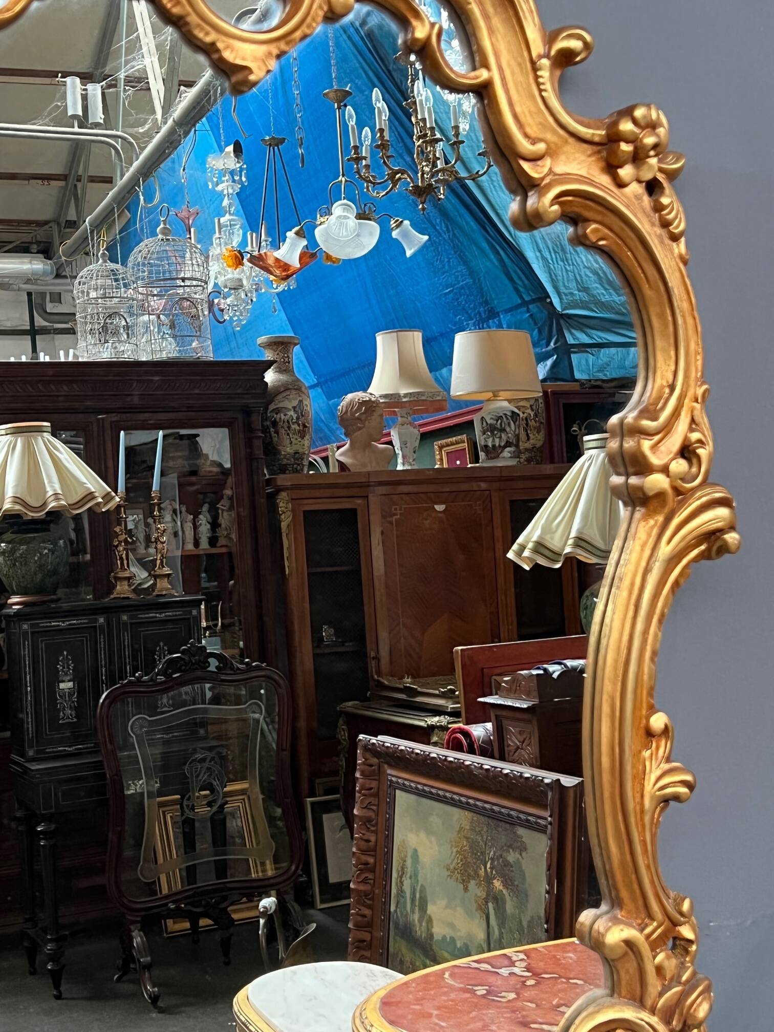 Golden mirror. Drink.