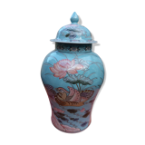 Important porcelain potiche from China.