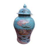 Important porcelain potiche from China.