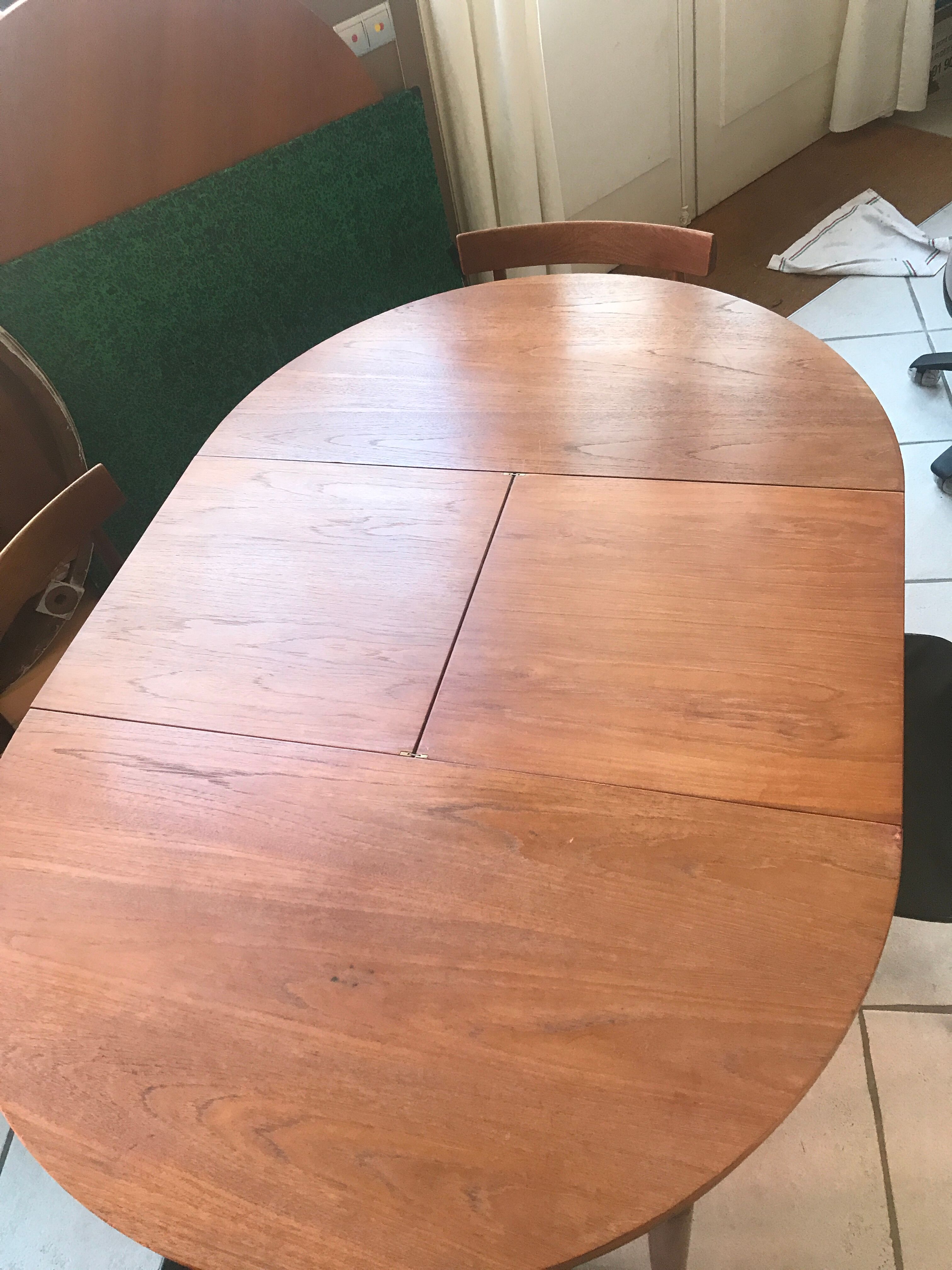 Extension table and 4 chairs by Hans Olsen edited by Frem Rolje
