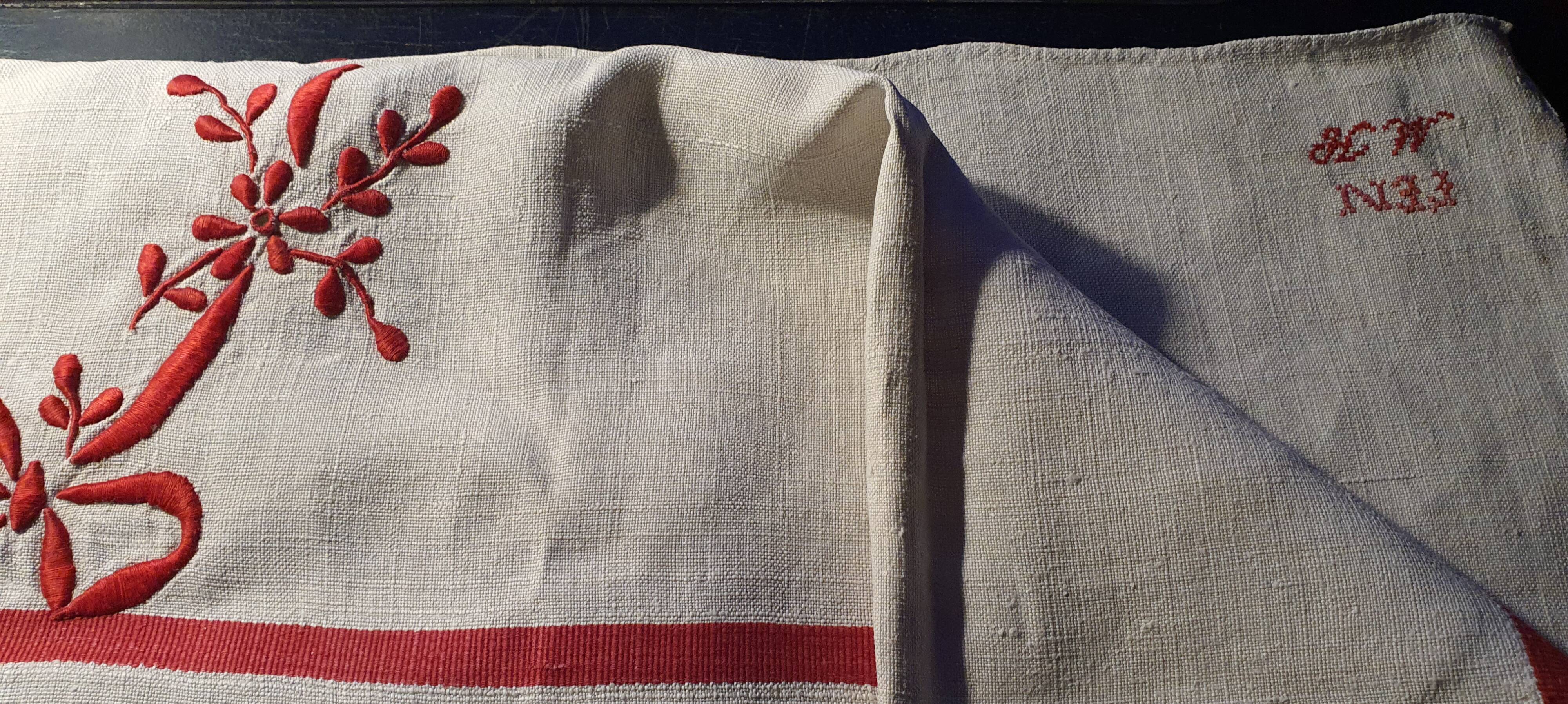 Antique tablecloth embroidered in kelsch