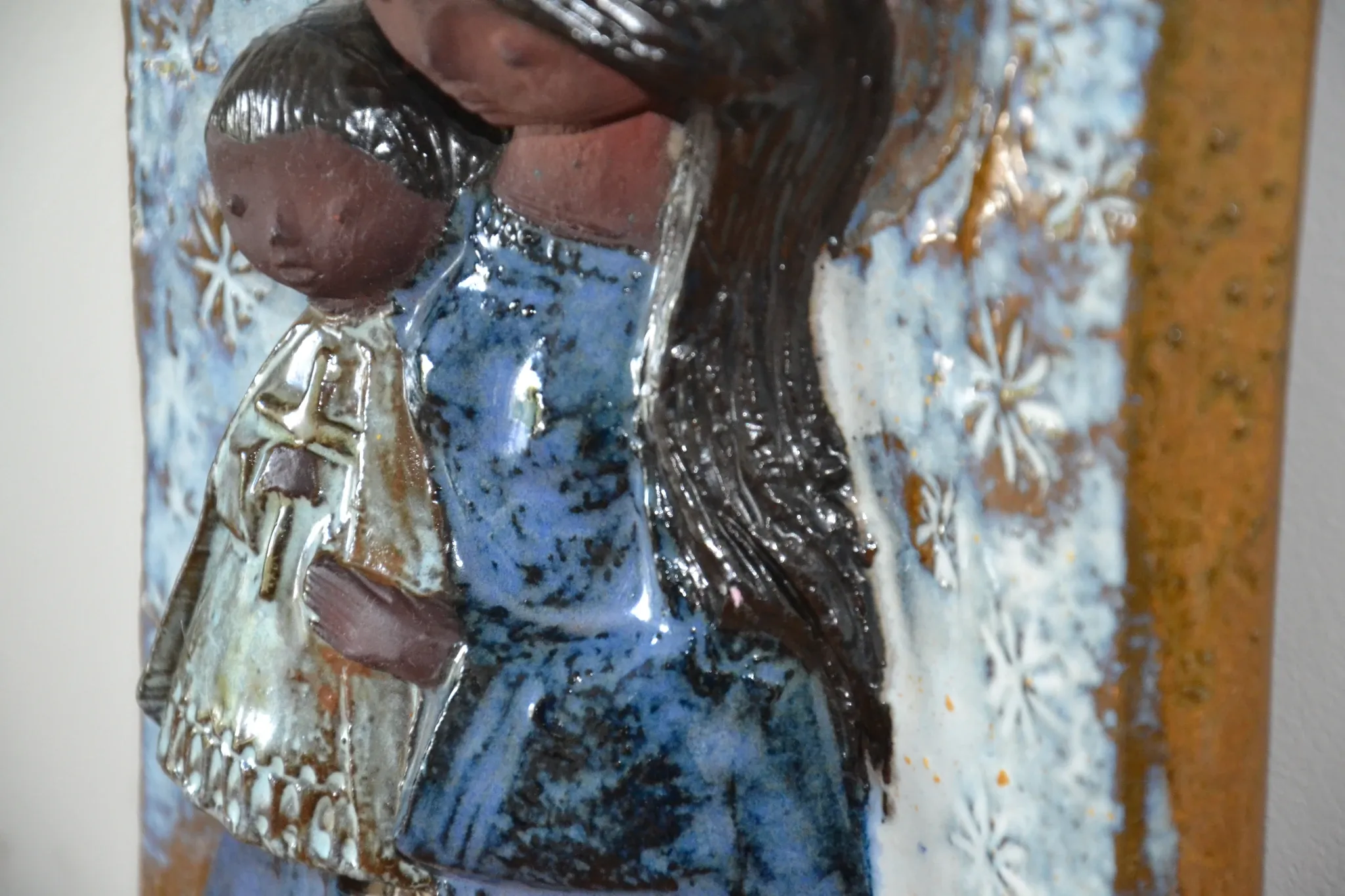 Enamel plaque Virgin with Child Perignem