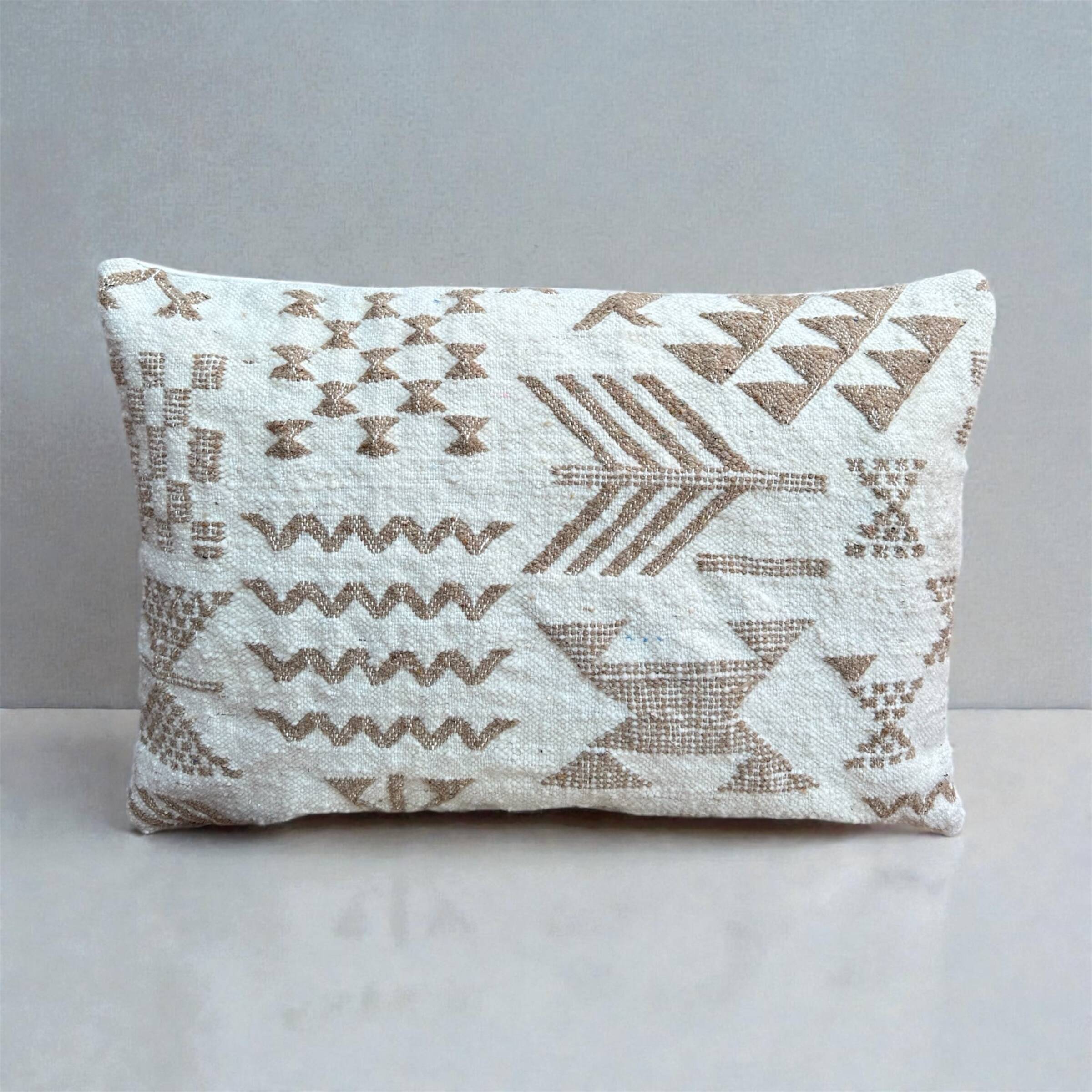 Handmade cushion cover in Berber wool: Moroccan Kilim cushion 60x40.