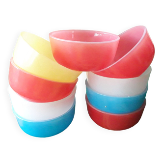 9 ramekins 1970 in Arcopal