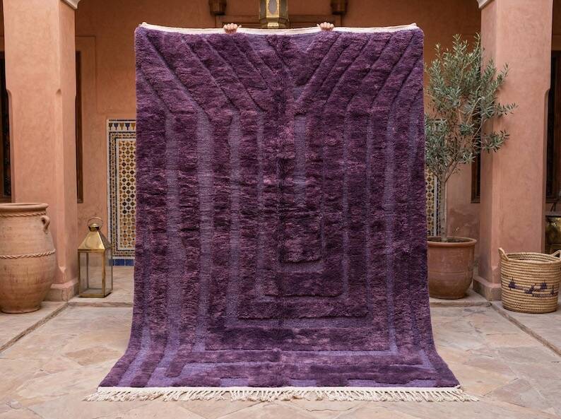 Handmade pure wool rug, size 200/300 cm.