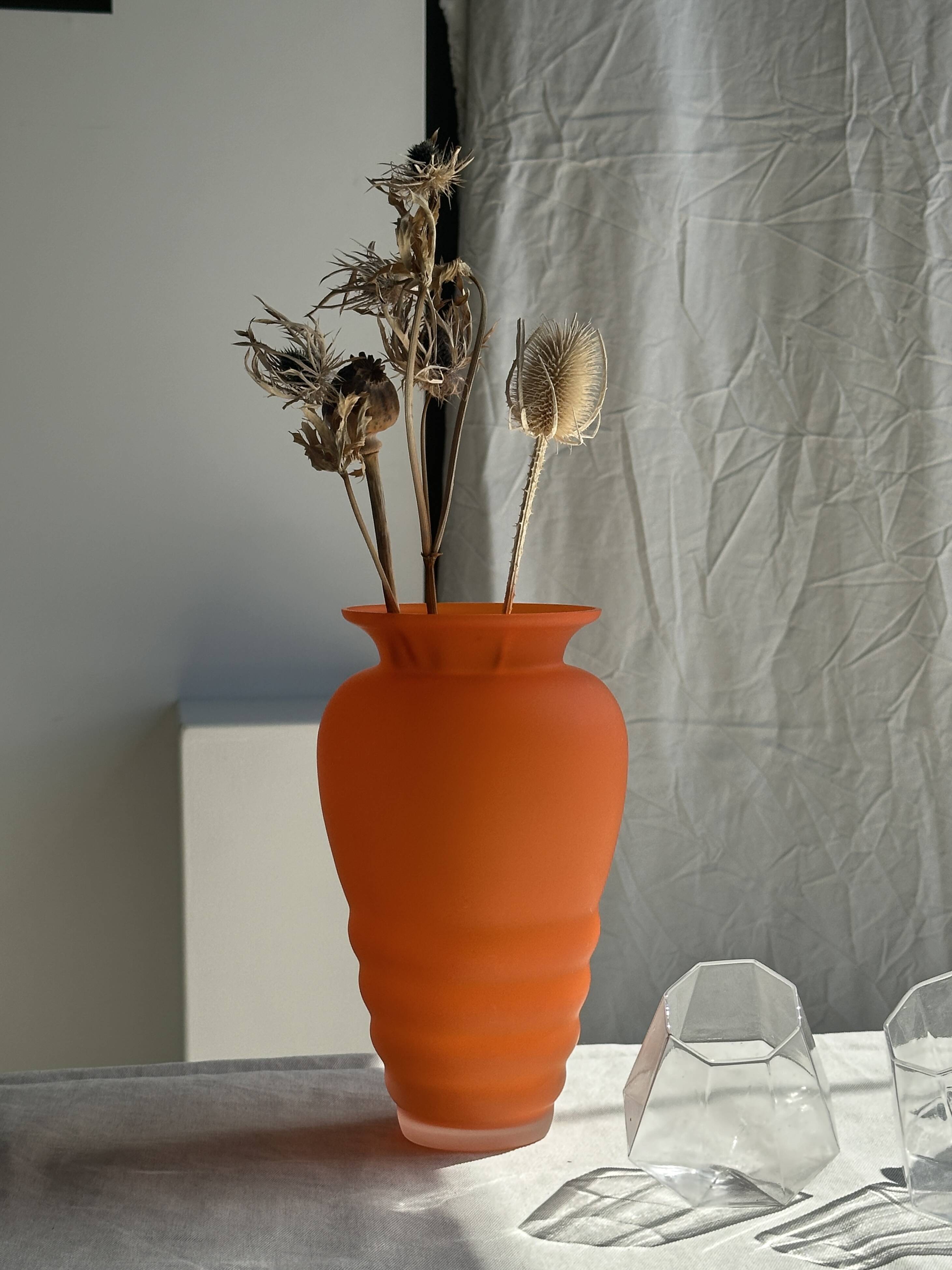 Small geometric carafe with diamond-shaped stopper and its 4 glasses